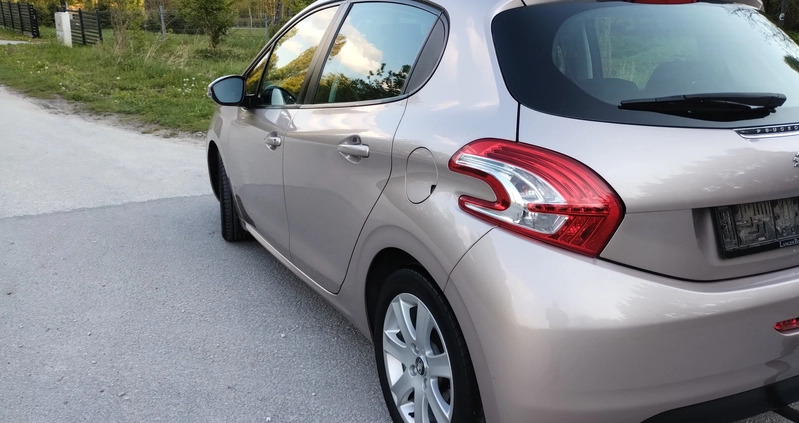 Peugeot 208 cena 18900 przebieg: 218000, rok produkcji 2013 z Chmielnik małe 529